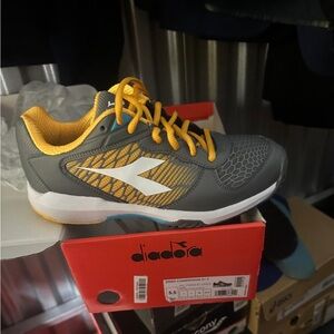 Kids Diadora sneakers Speed Competition black/Yellow size 5.5